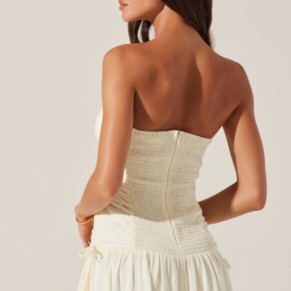 Zori Strapless Grad Dress by Astr - Picture 3 of 8